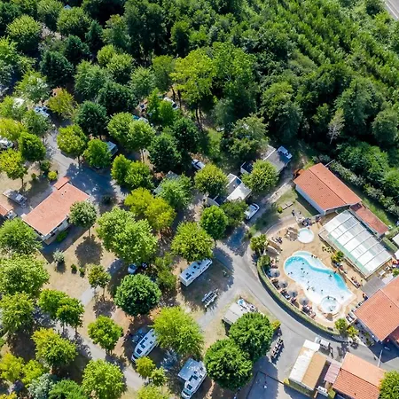 Camping Maeva Escapades L'arbre D'or **** 营地 波讷地区帕朗提